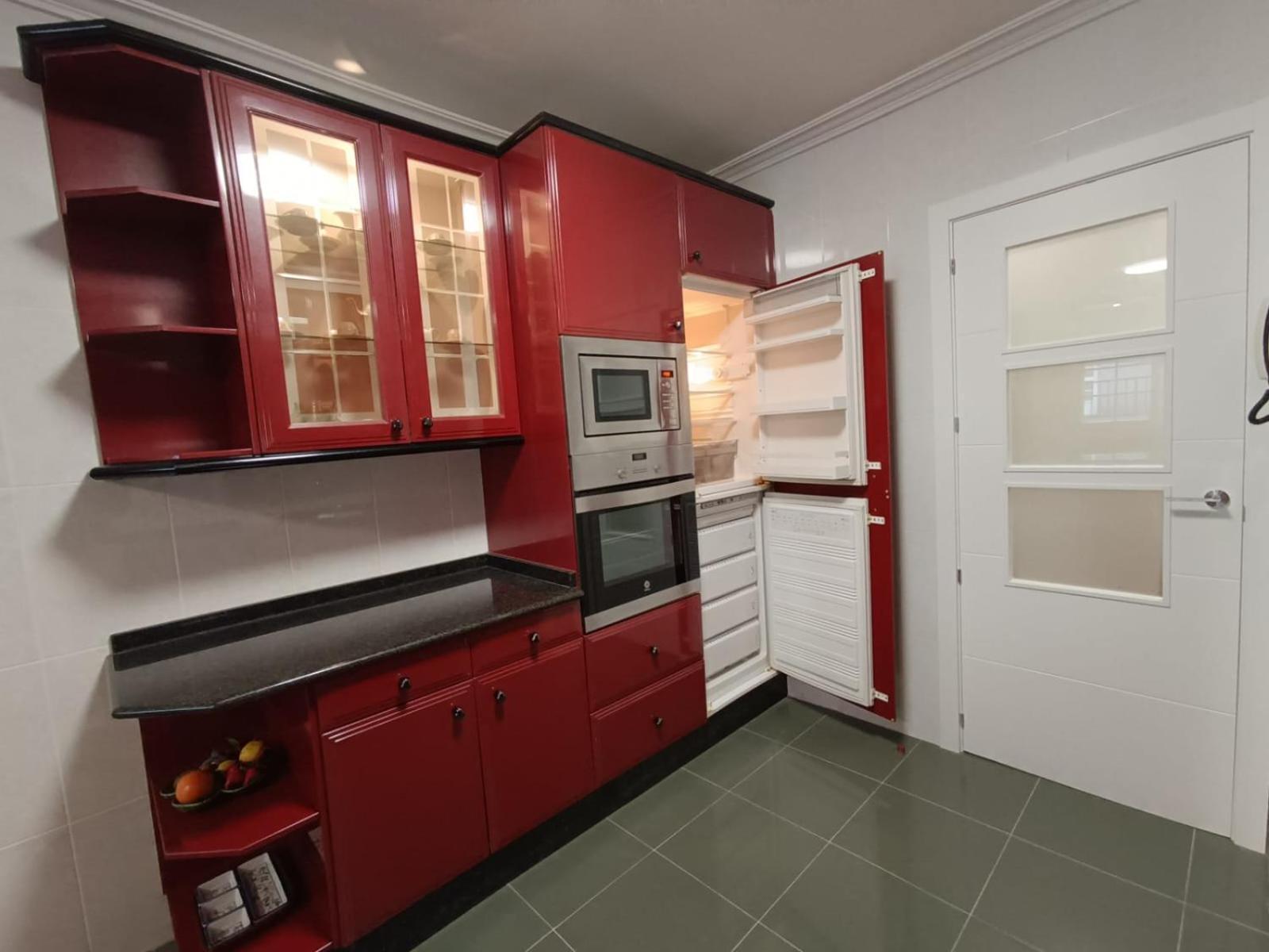 Plaza Apartment *